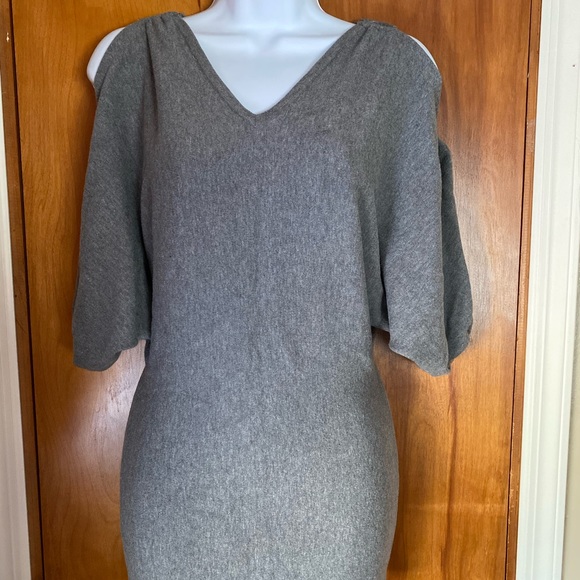 Cold shoulder tunic - Picture 4 of 4